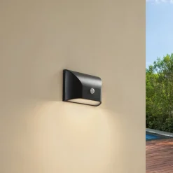 Lindby udendørs LED-væglampe Siana, sort, pc, sensor