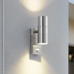 Lindby udendørs væglampe Eyrin, højde 22 cm, stål, sensor
