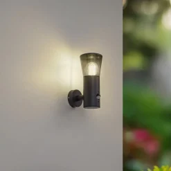Lindby udendørs væglampe Heulo, Ø 10,5 cm, røggrå, sensor