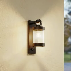 Lindby udendørs væglampe Yrene, 20cm, sort, sensor, riffel