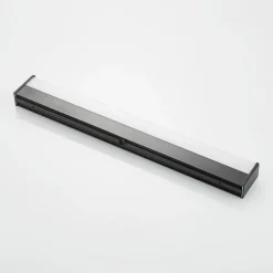 Lindby Ulisan LED-væglampe til bad, kantet 58,8 cm