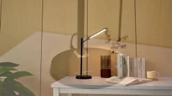 Lindby Valtorin LED-skrivebordslampe, sort
