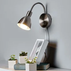 Lindby væglampe Amrei, nikkelfarvet, 42 cm, stik, dæmpbar