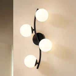 Lindby væglampe Josiana, opal/sort, 48 cm, kugle, glas