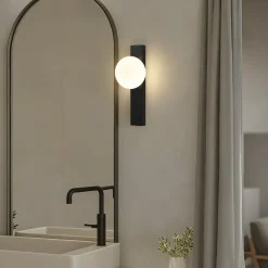 Lindby væglampe Tavrik, sort/hvid, højde 30 cm, glas