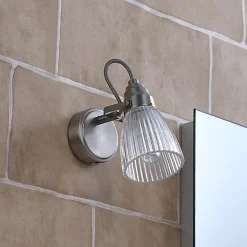 Lindby væglampe til badeværelset Kara, 21 cm høj, glas, IP44, G9