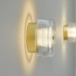 LOOM DESIGN LED-væglampe Glow guldfarvet/klar Ø 16 cm akryl