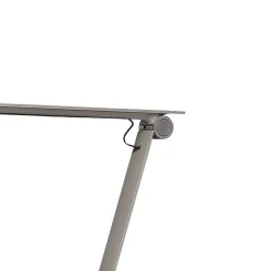 Louis Poulsen NJP-bordlampe fod 2.700 K lysegrå