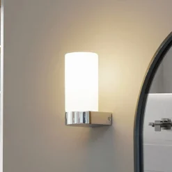 Lucande Basolo væglampe til badeværelset, krom, højde 17,2 cm, glas