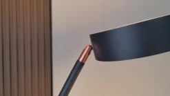 Lucande LED-buelampe Boga, sort, metal, dæmpbar