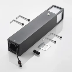 Lucande LED-gadelampe Dewari, bevægelsessensor, 65 cm, IP54