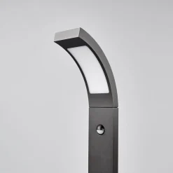 Lucande LED-gadelampe Juvia, 100 cm, bevægelsessensor, IP54
