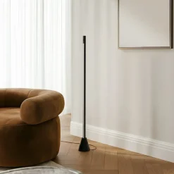 Lucande LED-gulvlampe Linija, sort, højde 110 cm, sensor