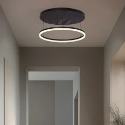 Lucande LED-loftlampe Orven, sort/træ, Ø50 cm, dæmpbar