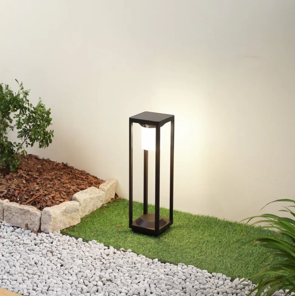 Lucande LED solcelle stibelysning Nilea, 50 cm, sort, sensor