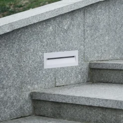 Lucande LED-vægindbygningslampe Loya, 23 x 8 cm, hvid, IP54