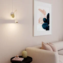 Lucande LED-væglampe Hayley, guldfarvet, glas, 34 cm høj