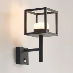 Lucande Timio udendørs væglampe, uplight, sensor, GX53, IP44