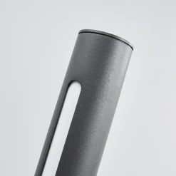Lucande Tomas LED-vejlampe, 75 cm, mørkegrå, IP54