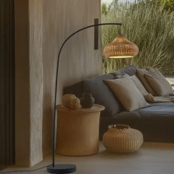 Lucande udendørs gulvlampe Taniola, beige, rattan, 195 cm, IP44