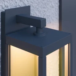 Lucande udendørs LED-væglampe Ferdinand, sensor, grå, 38 cm