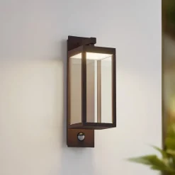 Lucande udendørs LED-væglampe Ferdinand, rust, sensor, IP54