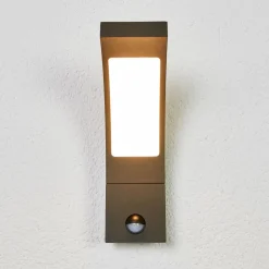 Lucande udendørs LED-væglampe Juvia, sensor, 27 cm, grå, IP54