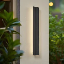 Lucande udendørs LED-væglampe Melira, længde 60 cm, antracit