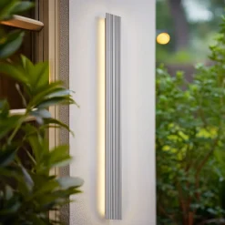 Lucande udendørs LED-væglampe Melira, længde 100 cm, grå