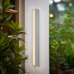 Lucande udendørs LED-væglampe Melira, længde 100 cm, grå