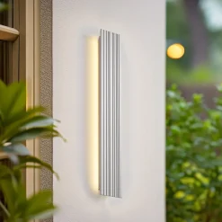 Lucande udendørs LED-væglampe Melira, længde 60 cm, grå
