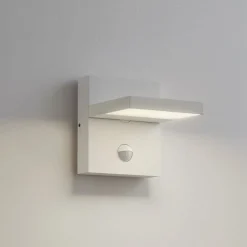 Lucande udendørs LED-væglampe Silvan, hvid, sensor, IP54, 16 cm