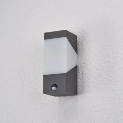 Lucande udendørs væglampe Kiran, sensor, grå, IP44, E27