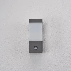 Lucande udendørs væglampe Kiran, sensor, grå, IP44, E27