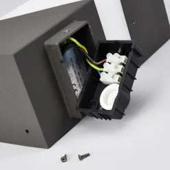 Lucande udendørs væglampe Kiran, sensor, grå, IP44, E27