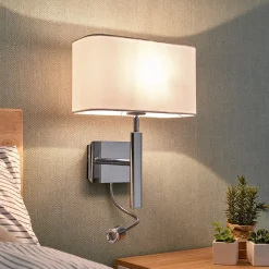 Lucande væglampe Jettka, højde 63 cm, læsearm, tekstil