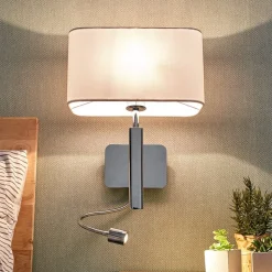 Lucande væglampe Jettka, højde 63 cm, læsearm, tekstil