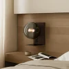 Lucande væglampe Veloura, højde 30 cm, glas, træ, USB