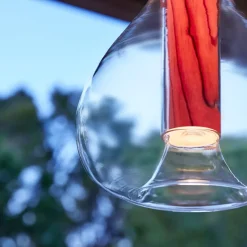LZF Eris LED-pendellampe, glas, aluminium/kirsebær