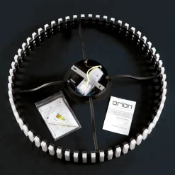 Mansion LED-loftslampe, sort og hvid Ø 63 cm