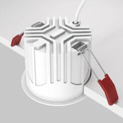Maytoni indbygningslampe Alfa, sort/hvid, Ø 8,5 cm, 15 W, 36°