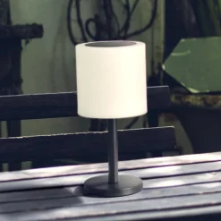 Milano Pro LED solcellebordlampe til udendørs brug, RGBW, fjernbetjening