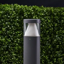 Milou - LED-sokkellampe i aluminium