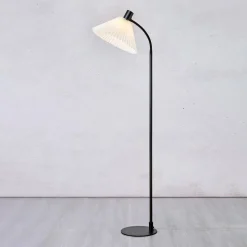 Mira tekstilgulvlampe, sort