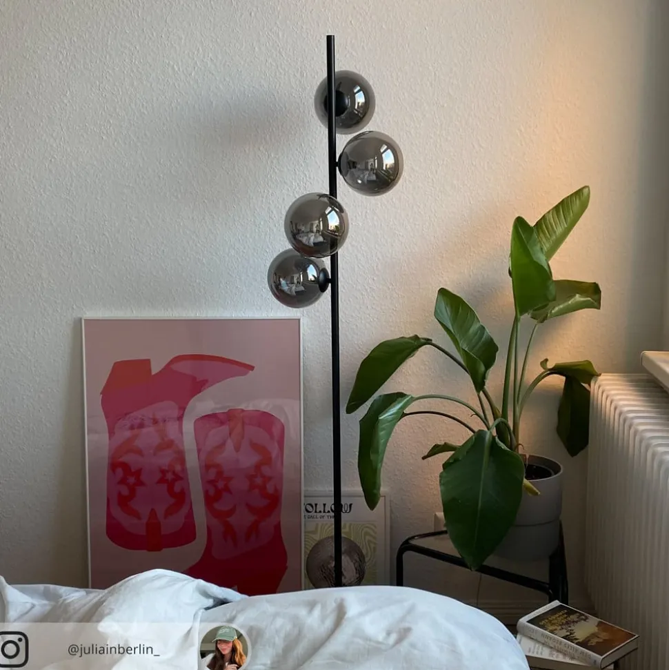 Neptun gulvlampe med røgglaskugler, sort
