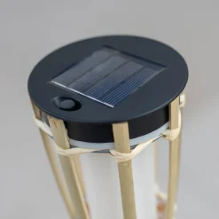 Newgarden Hiama LED solcelle-havelampe lavet af bambus