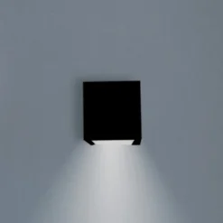 Newgarden LED-væglampe Box 8, sort, 7,5x7,5cm
