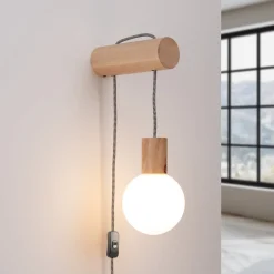 Nimbi væglampe, lyst træ, højde 67 cm, træ/glas