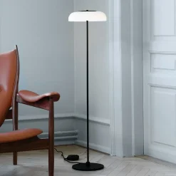Nuura Blossi Floor Ø 29 LED-gulvlampe, sort/hvid