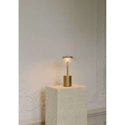 Nuura LED-batteridrevet bordlampe Blossi, højde 26 cm, guldfarvet/klar
